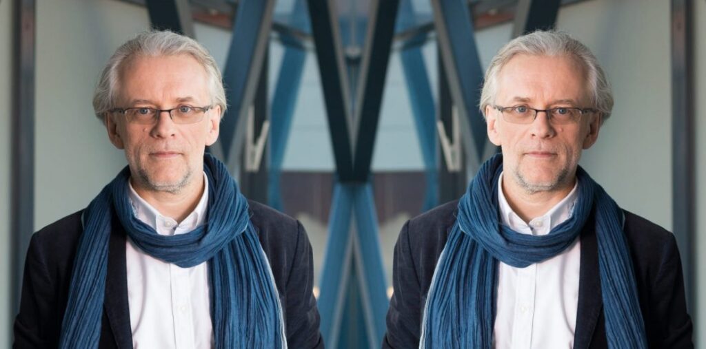 Kaip neišgąsdinti darbuotojų, kai vadovas dirba kartu