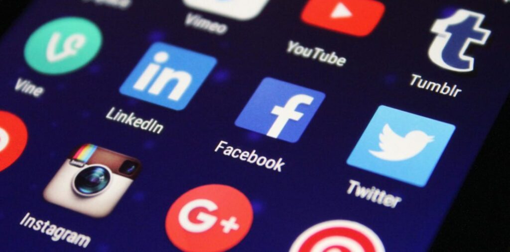 Naršymas socialiniuose tinkluose dėl nepasitenkinimo darbu