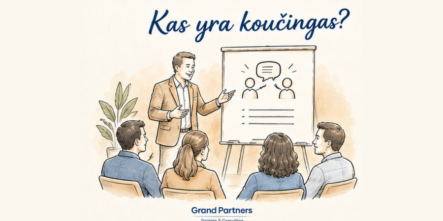 Nuotraukoje žmogus aiškina kitiems žmonėms kas yra koučingas?