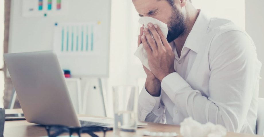 Ar turėtų sergantys darbuotojai eiti į darbą?