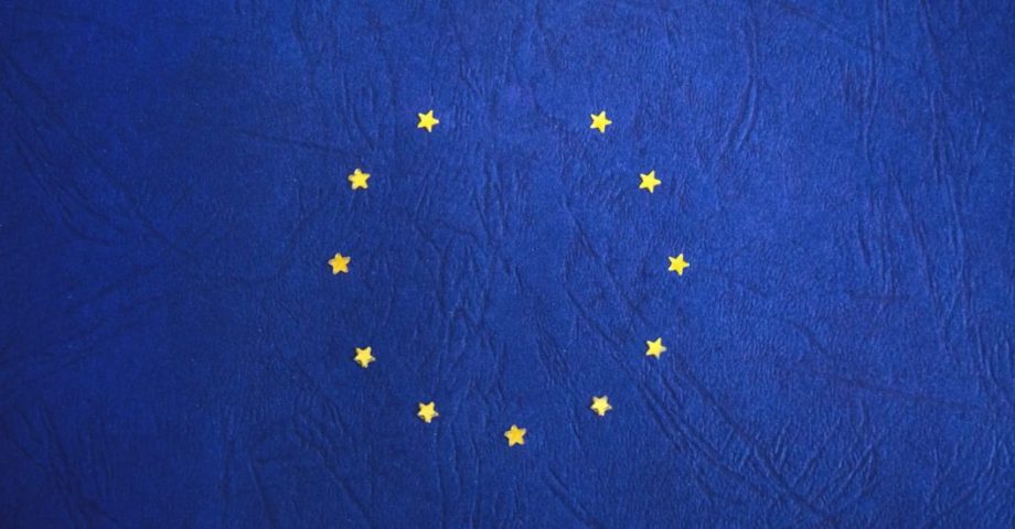 Tarp Ukrainos ir mažėjančios ES paramos
